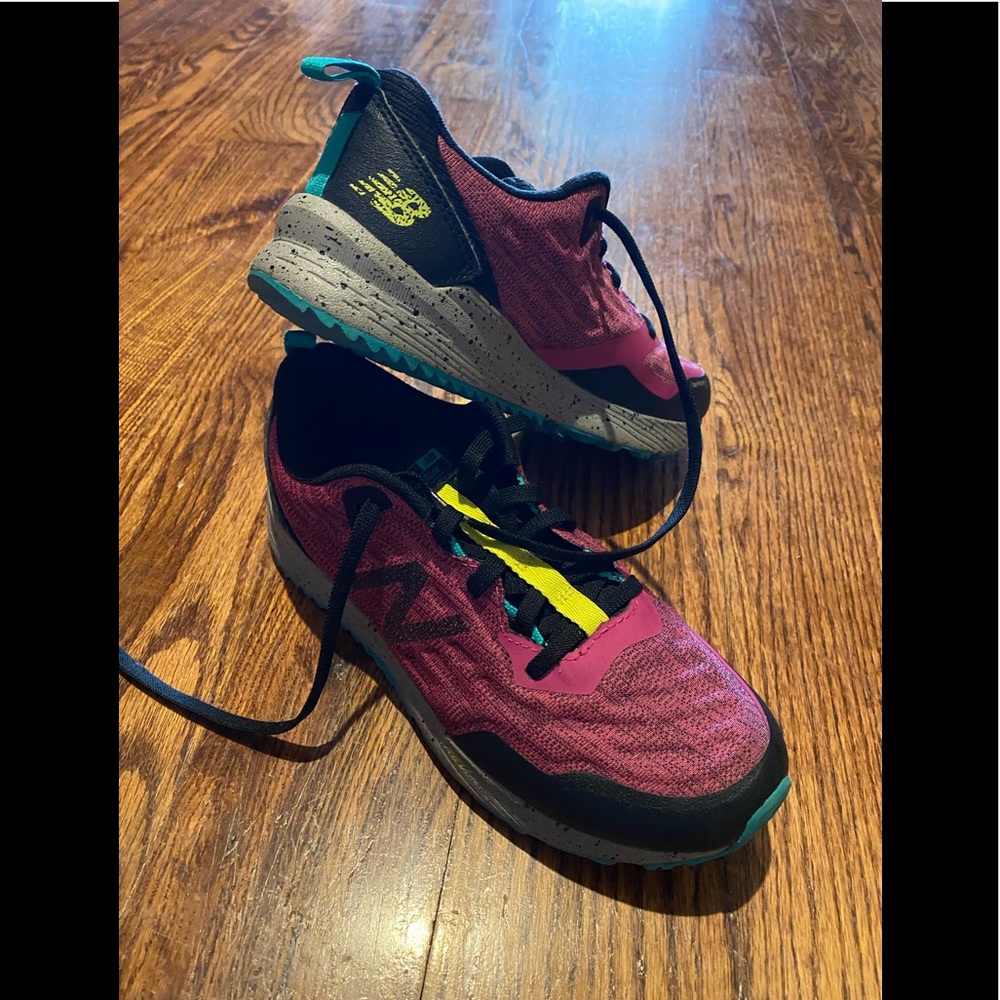 Big girls size 4.5 New Balance tennis shoes. Barely worn